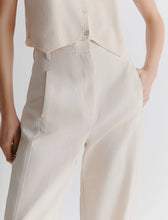 Load image into Gallery viewer, 3131025502003-amato-wool-white-carrot-shaped-trousers