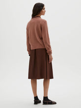 Load image into Gallery viewer, margaret-howell-womens-short-classic-crew-neck-merino-cashmere-rose