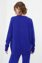 Load image into Gallery viewer, chinti-and-parker-cashmere-slouchy-cobalt-blue-jumper-bowns
