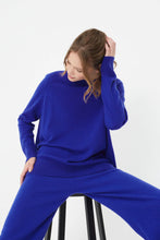Load image into Gallery viewer, chinti-and-parker-cashmere-slouchy-cobalt-blue-jumper-bowns
