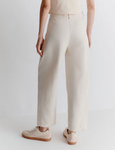 Load image into Gallery viewer, 3131025502003-amato-wool-white-carrot-shaped-trousers
