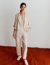Load image into Gallery viewer, 3131025502003-amato-wool-white-carrot-shaped-trousers
