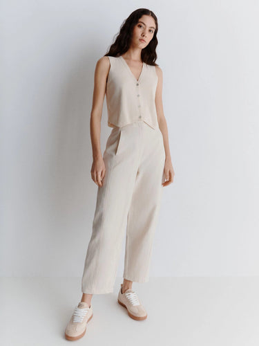 3131025502003-amato-wool-white-carrot-shaped-trousers