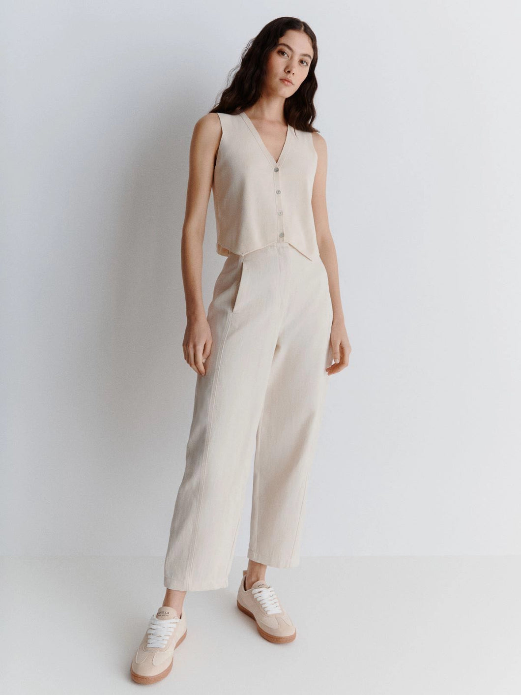 3131025502003-amato-wool-white-carrot-shaped-trousers