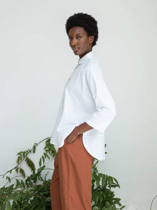 Beaumont-organic-ss25-lissie-organic-cotton-shirt-in-white