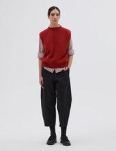 Load image into Gallery viewer, margaret-howell-women-aw24-boxy-crew-neck-slipover-merino-cashmere-carmine
