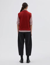 Load image into Gallery viewer, margaret-howell-women-aw24-boxy-crew-neck-slipover-merino-cashmere-carmine
