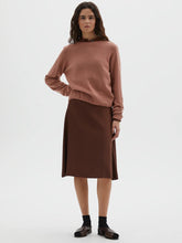 Load image into Gallery viewer, margaret-howell-womens-short-classic-crew-neck-merino-cashmere-rose
