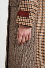 Load image into Gallery viewer, otto-d-ame-double-breasted-contrasting-sleeves-coat
