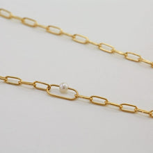 Load image into Gallery viewer, Alex Monroe Pea Large Link Necklace with Single Pearl
