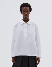 Load image into Gallery viewer, margaret-howell-women-mhl-big-pocket-swing-shirt-compact-cotton-poplin-white-WHSH0509A24LBUWHI-1
